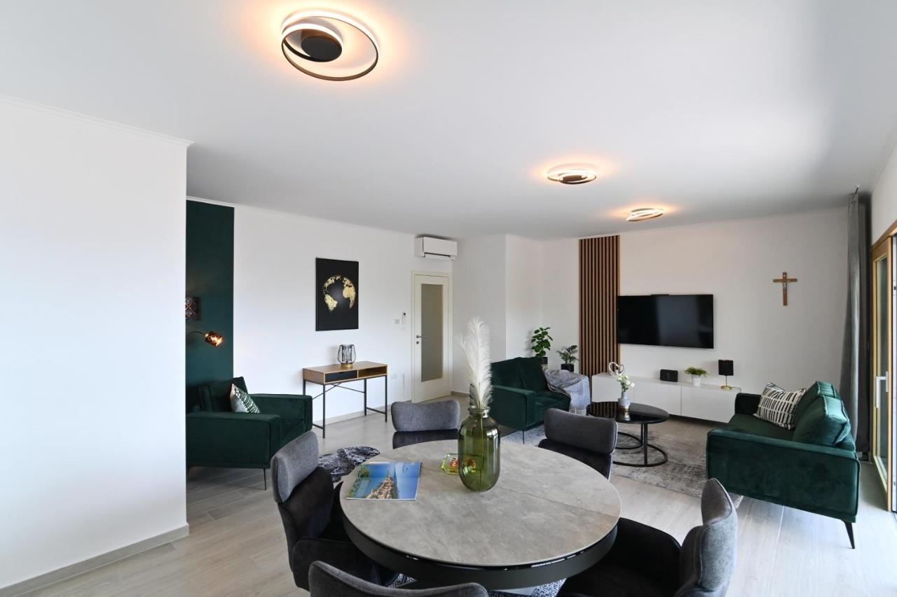 Sea View Deluxe Apartment Rijeka Exterior photo
