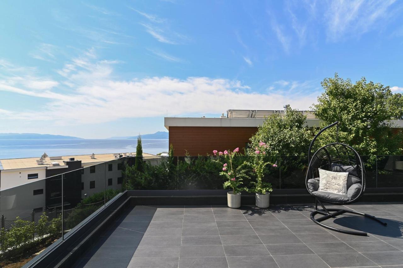 Sea View Deluxe Apartment Rijeka Exterior photo