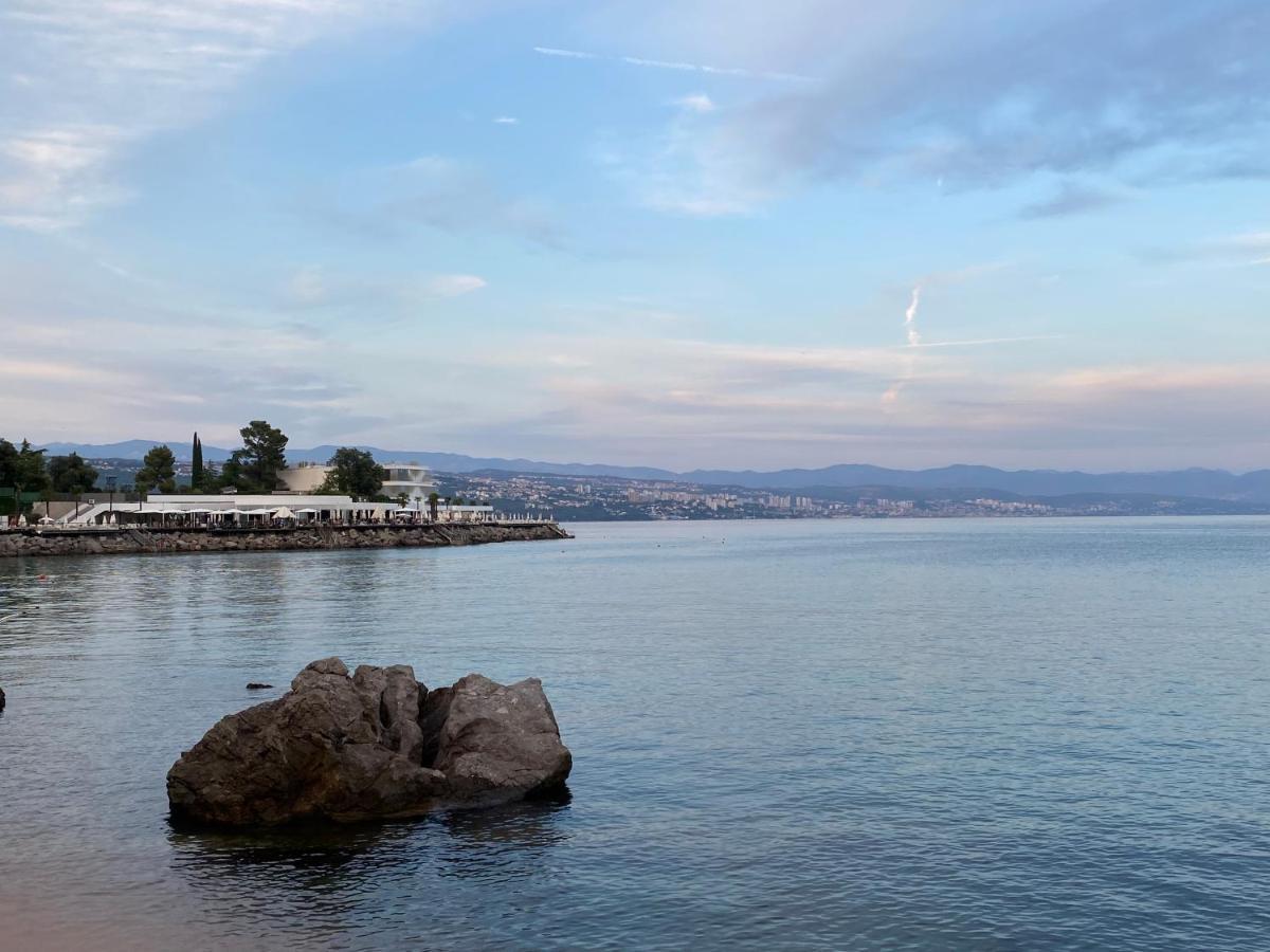 Sea View Deluxe Apartment Rijeka Exterior photo