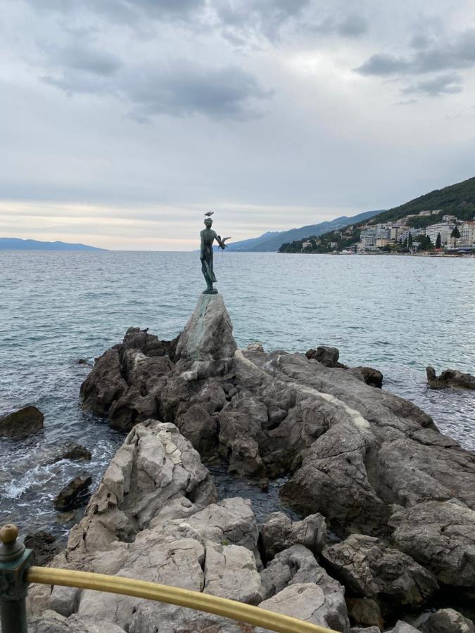 Sea View Deluxe Apartment Rijeka Exterior photo